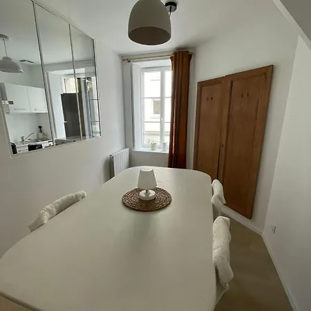Apartman L *